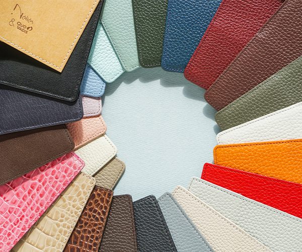 手帳を長く愛せるものに。使うほどに深まる本革カバー