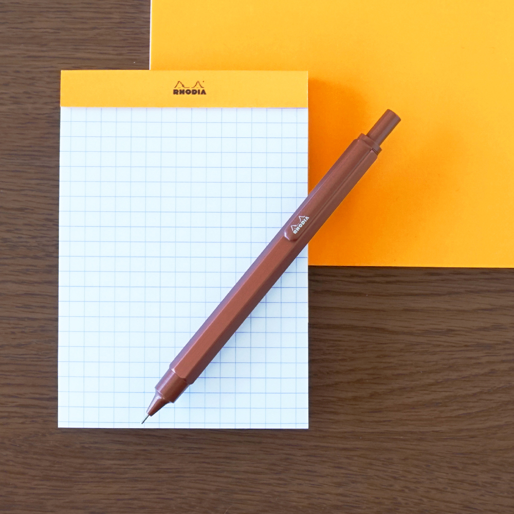 マロンブラウン