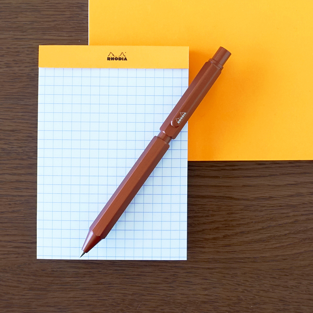 マロンブラウン